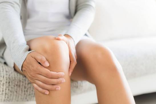Laser Therapy for Knee Pain: Rashan Walker’s At-Home Experience